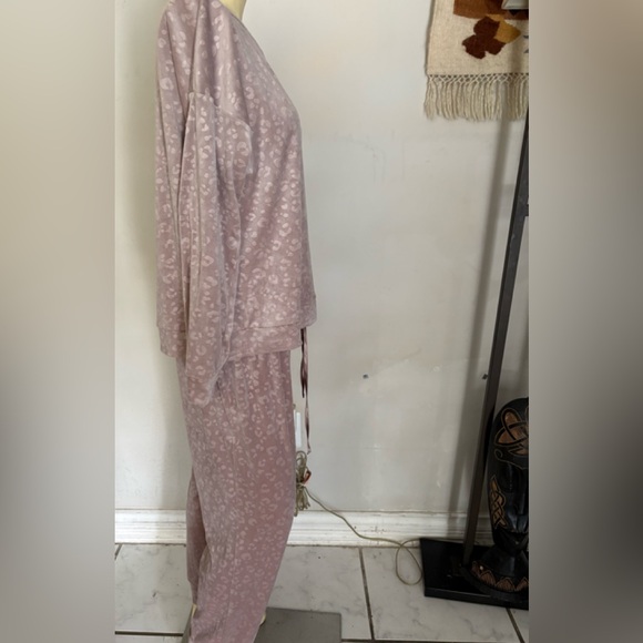 Nicole Miller Women's Leopard Print lounge Pajama Set Size Large - Picture 4 of 7